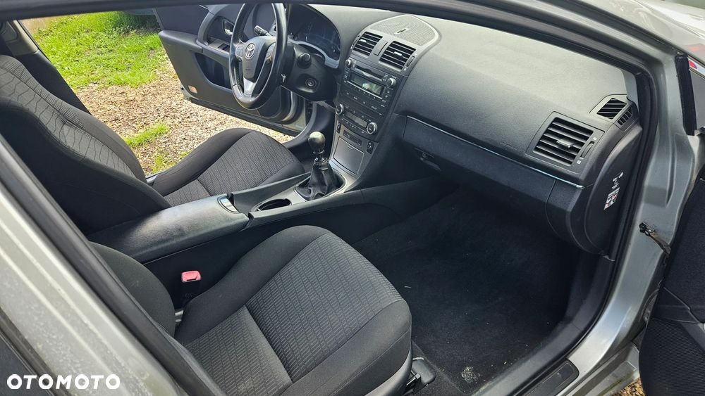 Toyota Avensis 1.8 Executive - 6