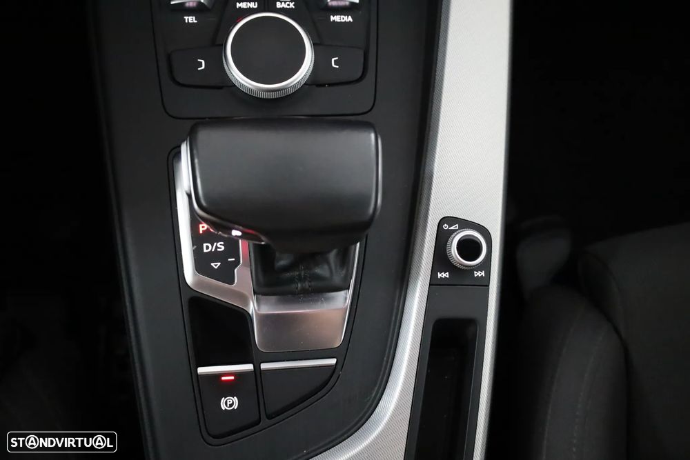 Audi A4 2.0 TDI S-line S tronic - 19