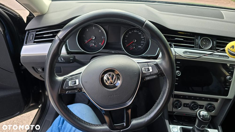 Volkswagen Passat Variant - 28