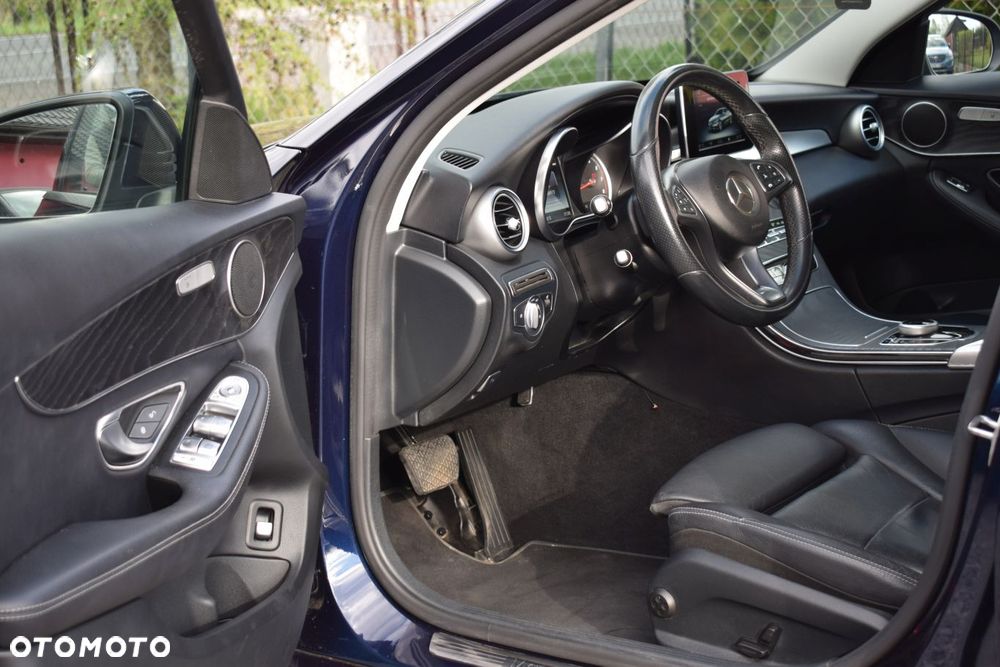 Mercedes-Benz Klasa C 400 4Matic 9G-TRONIC Exclusive - 7