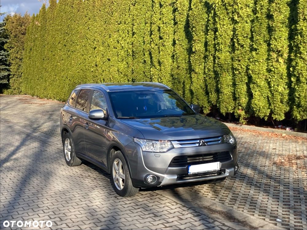 Mitsubishi Outlander 2.2 DI-D 4WD Automatik Edition 100+