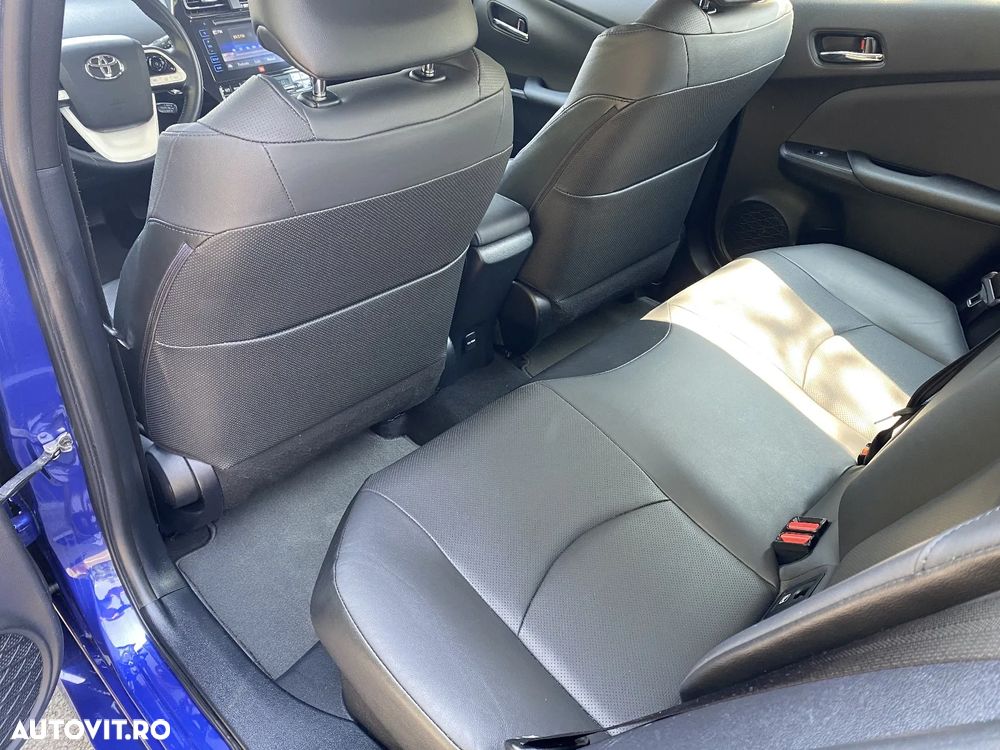 Toyota Prius 1.8 HSD Exclusive Plus - 8