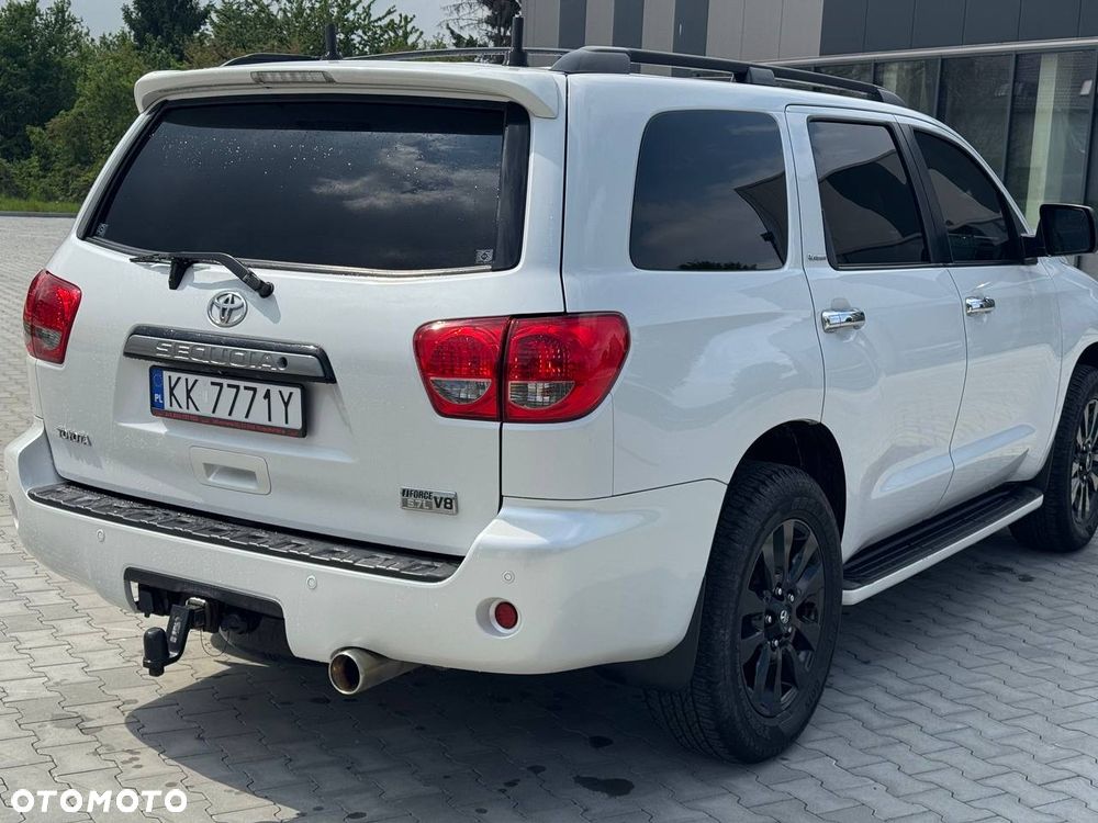 Toyota Sequoia - 8