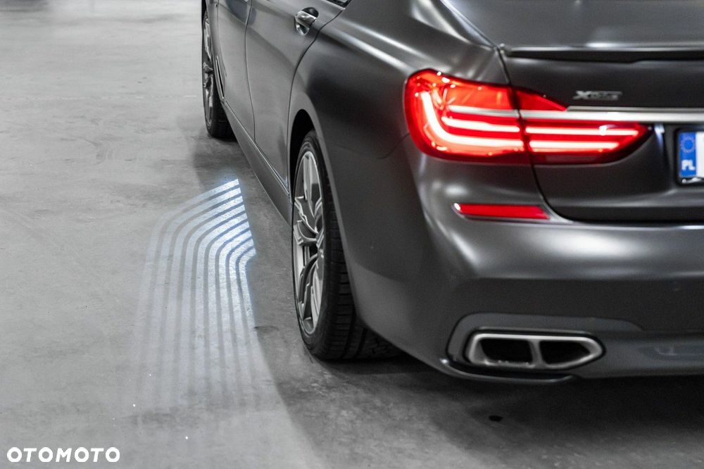 BMW Seria 7 M760Li xDrive - 17