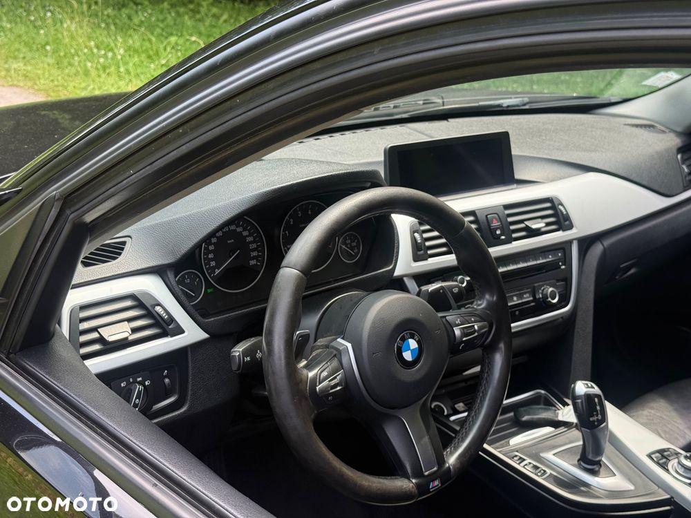 BMW Seria 3 320i - 3