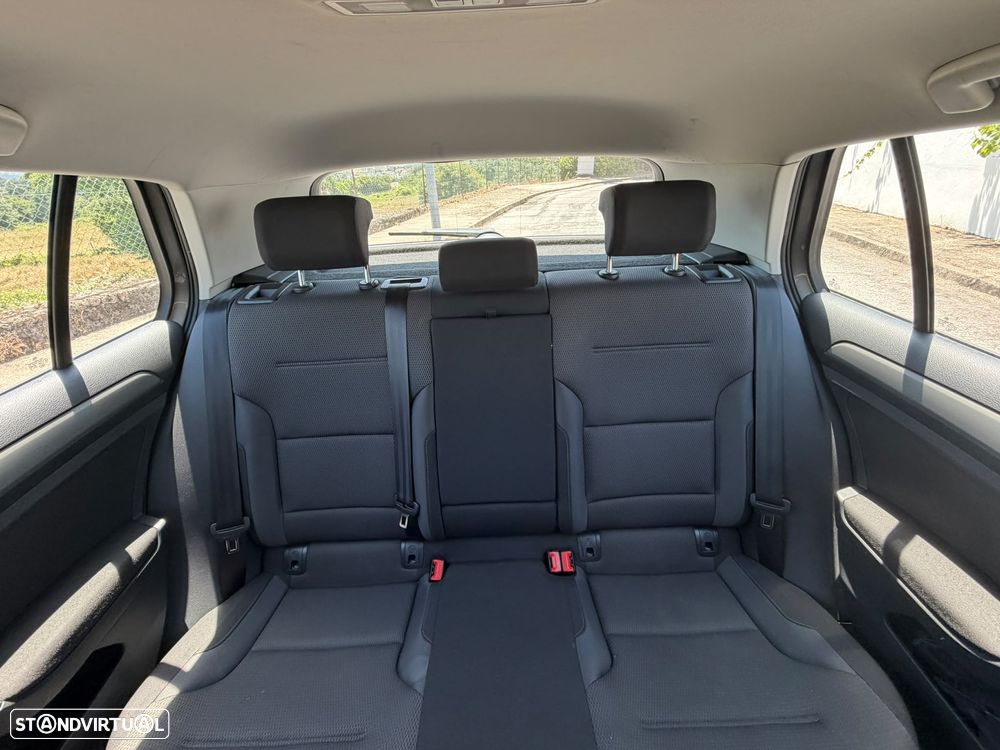 VW Golf 1.6 TDI Confortline DSG - 16