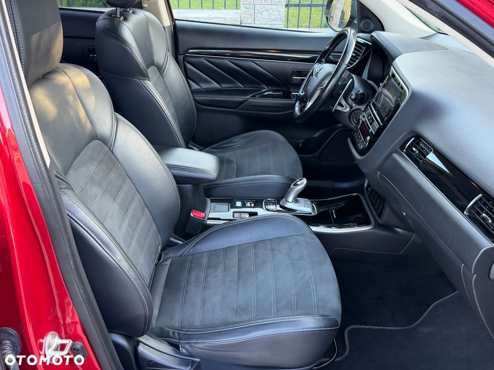 Mitsubishi Outlander Intense + - 10