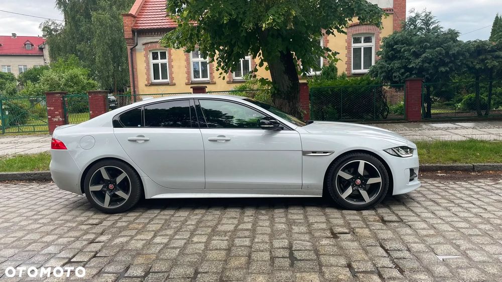 Jaguar XE 2.0 D R-Sport - 11