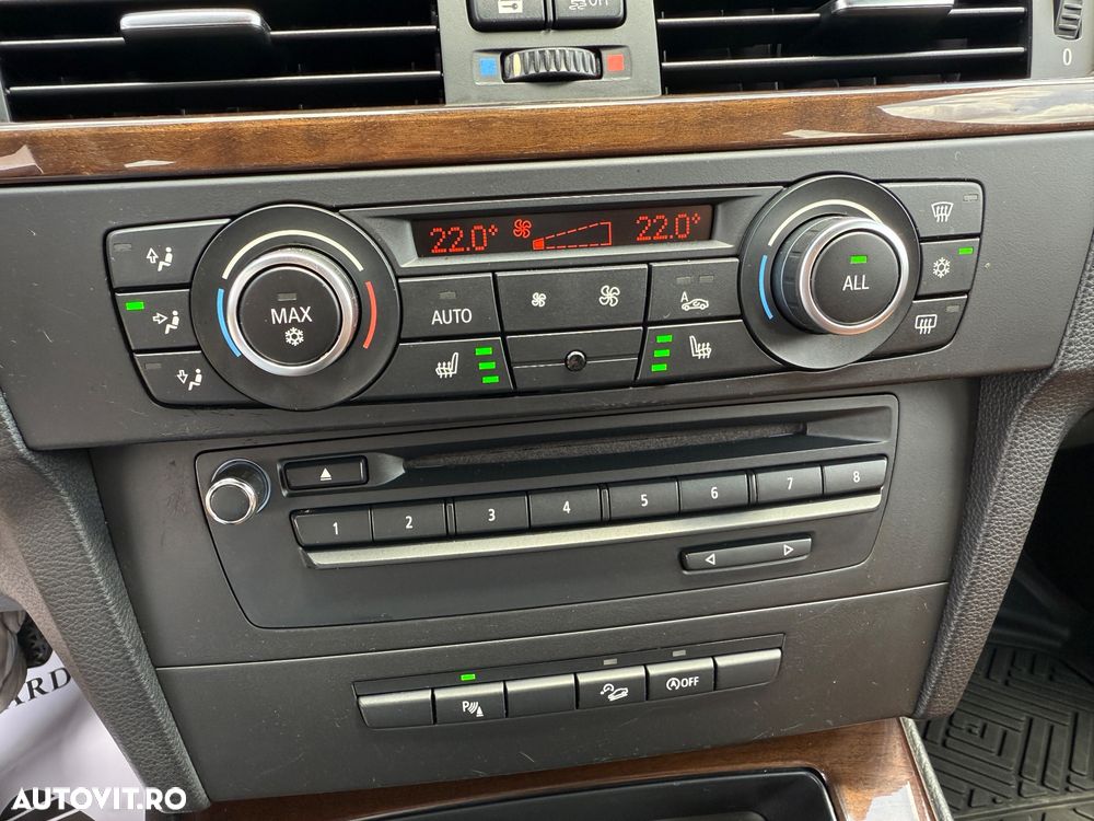 BMW Seria 3 320d xDrive - 11