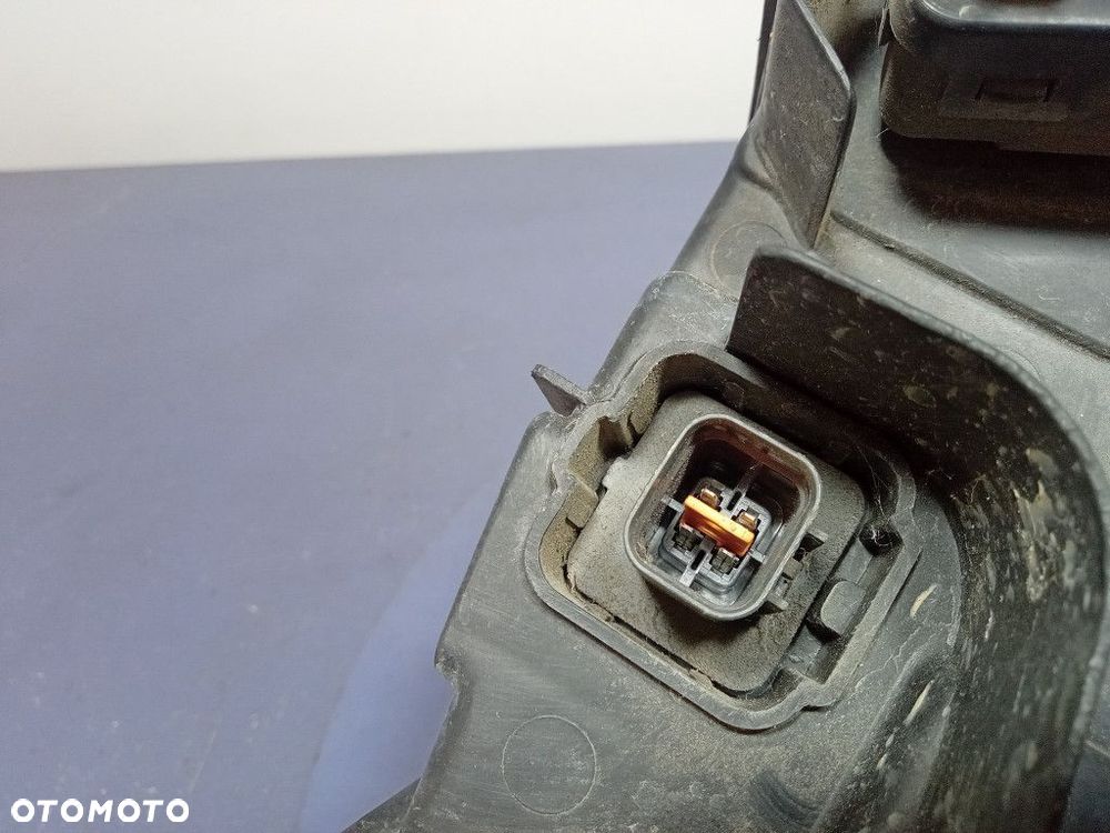 SSANGYONG RODIUS I REFLEKTOR PRAWY PRZÓD LAMPA PRZEDNIA - 4