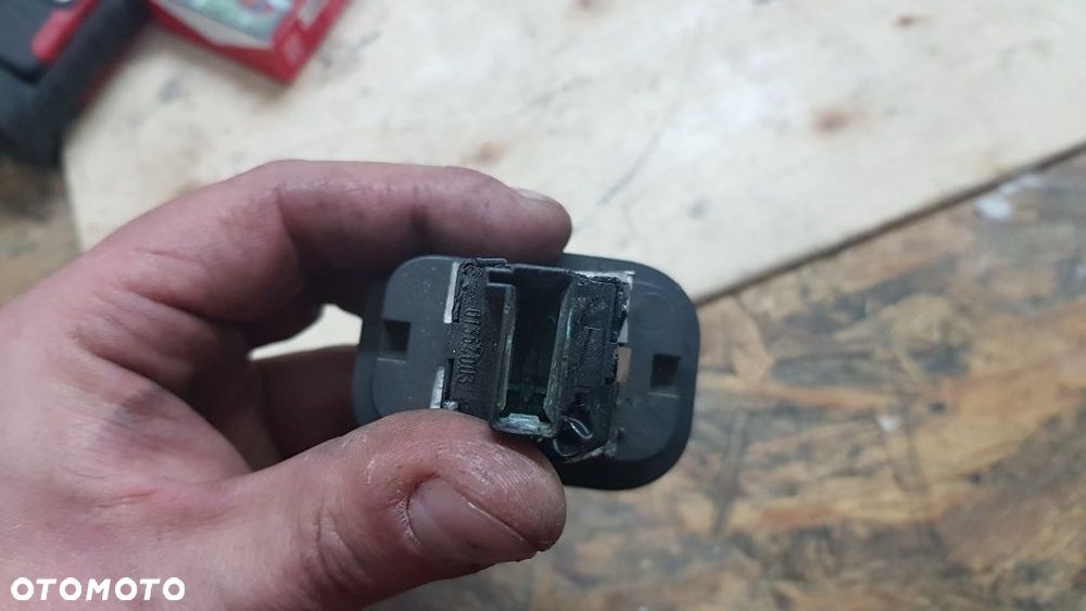 Przycisk guzik włącznik klapy elektrycznej opel vectra c kombi - 4