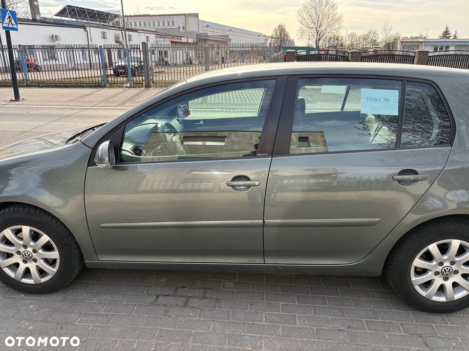 Volkswagen Golf - 1
