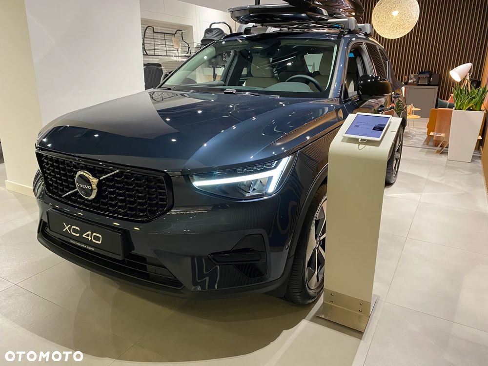 Volvo XC 40 B3 Ultra Dark - 1