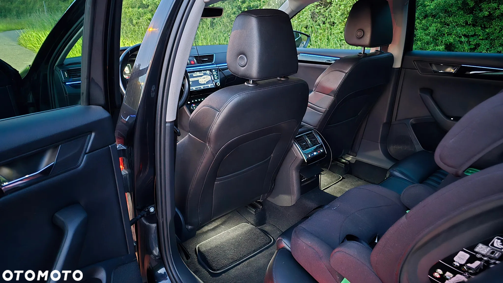 Skoda Superb 2.0 TDI L&K DSG - 20