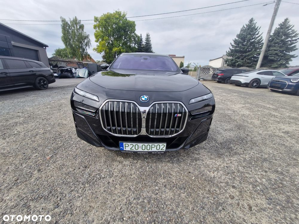 BMW i7 105.7kWh M70 xDrive - 8