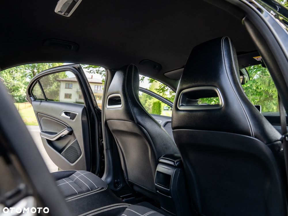 Mercedes-Benz Klasa A 180 (BlueEFFICIENCY) Urban - 35