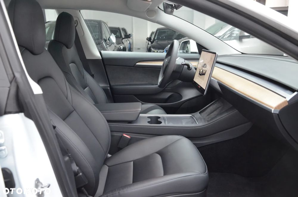 Tesla Model 3 - 14