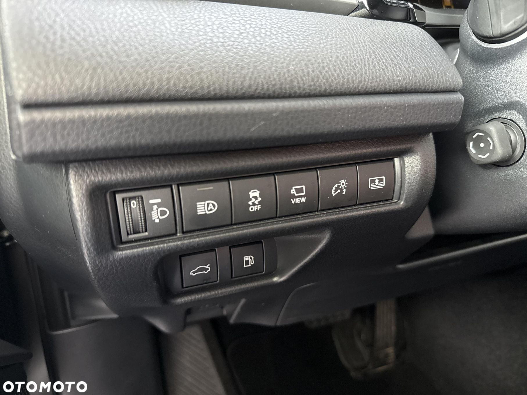 Toyota Camry - 21