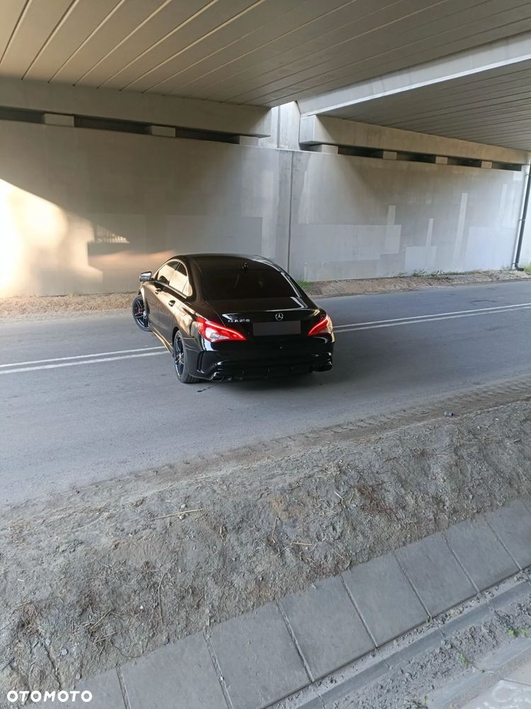 Mercedes-Benz CLA 250 7G-DCT - 7