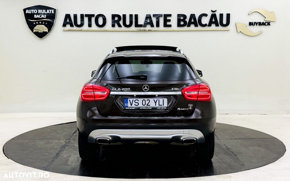 Mercedes-Benz GLA - 11