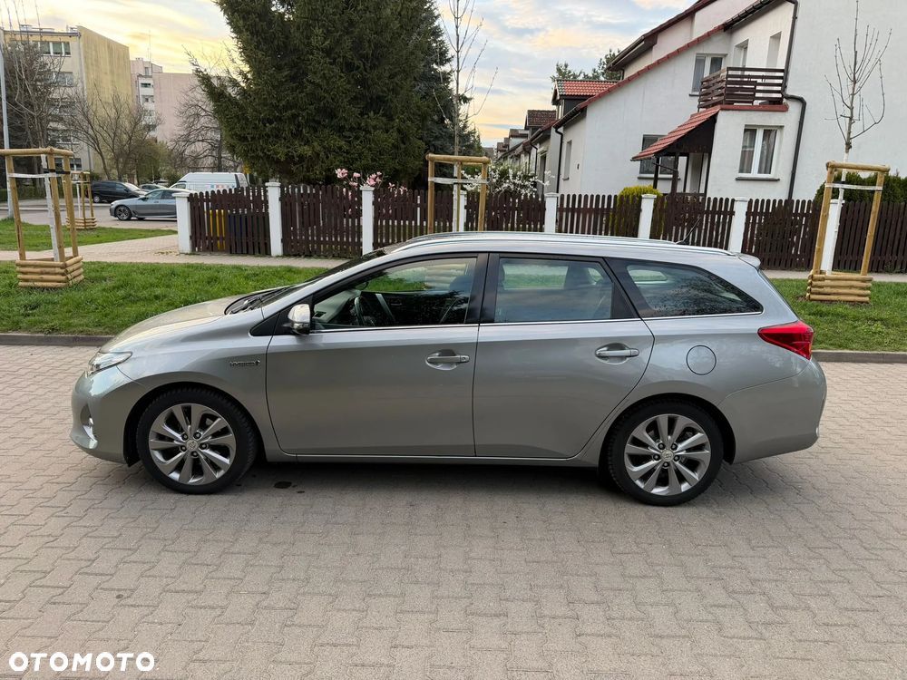 Toyota Auris 1.8 HSD Luna - 2