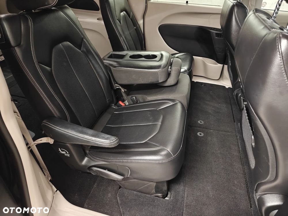 Chrysler Pacifica - 10