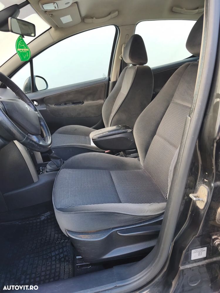 Peugeot 207 1.6HDI Trendy - 12