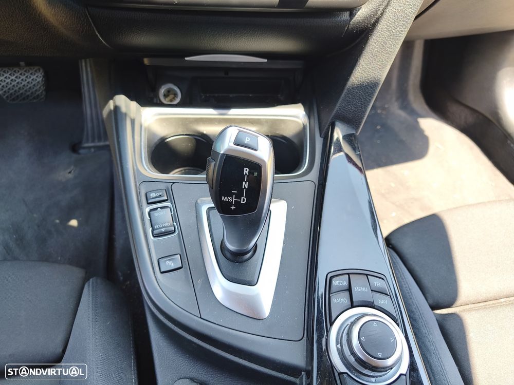 BMW 320 d Auto Pack M - 10