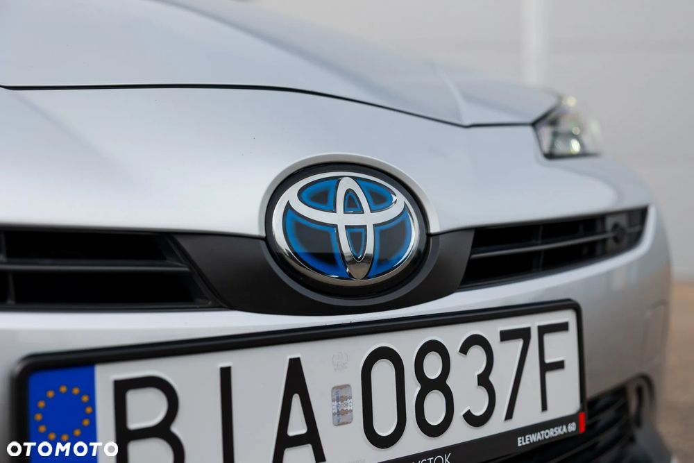 Toyota Prius (Hybrid) Executive - 14