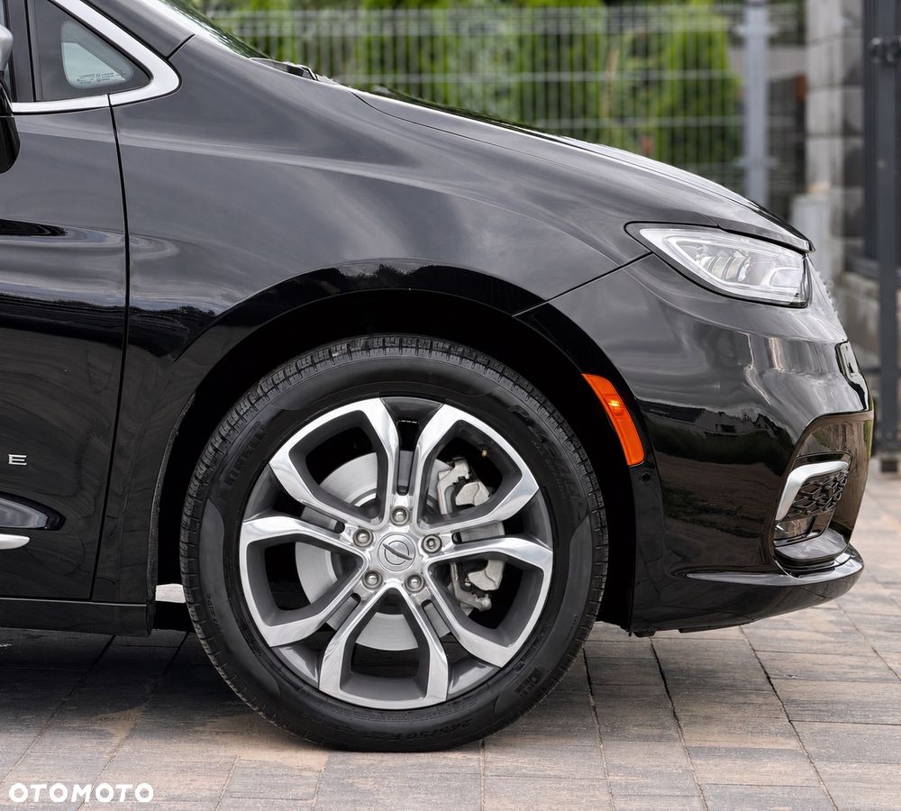 Chrysler Pacifica - 16