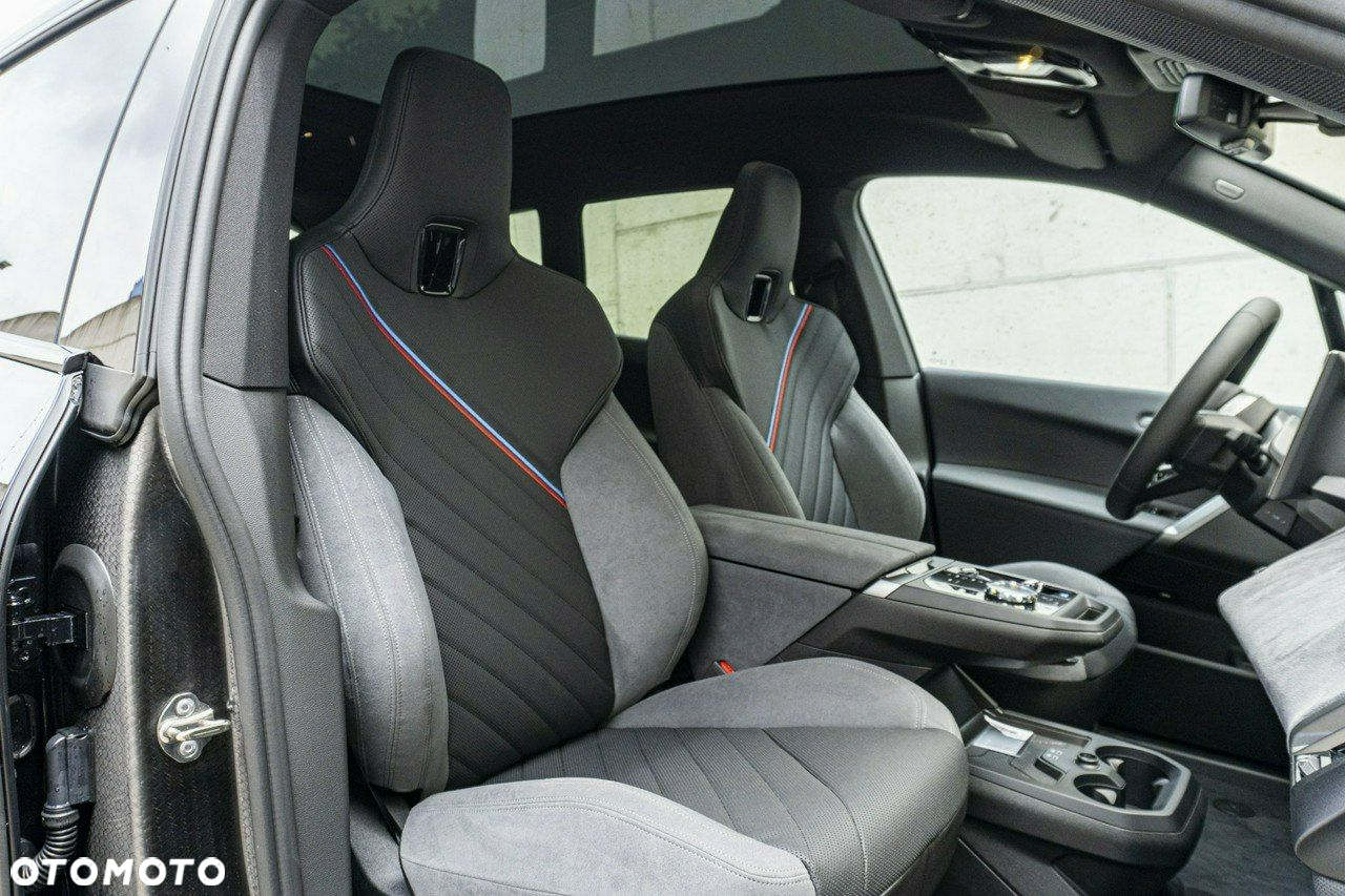 BMW iX - 22