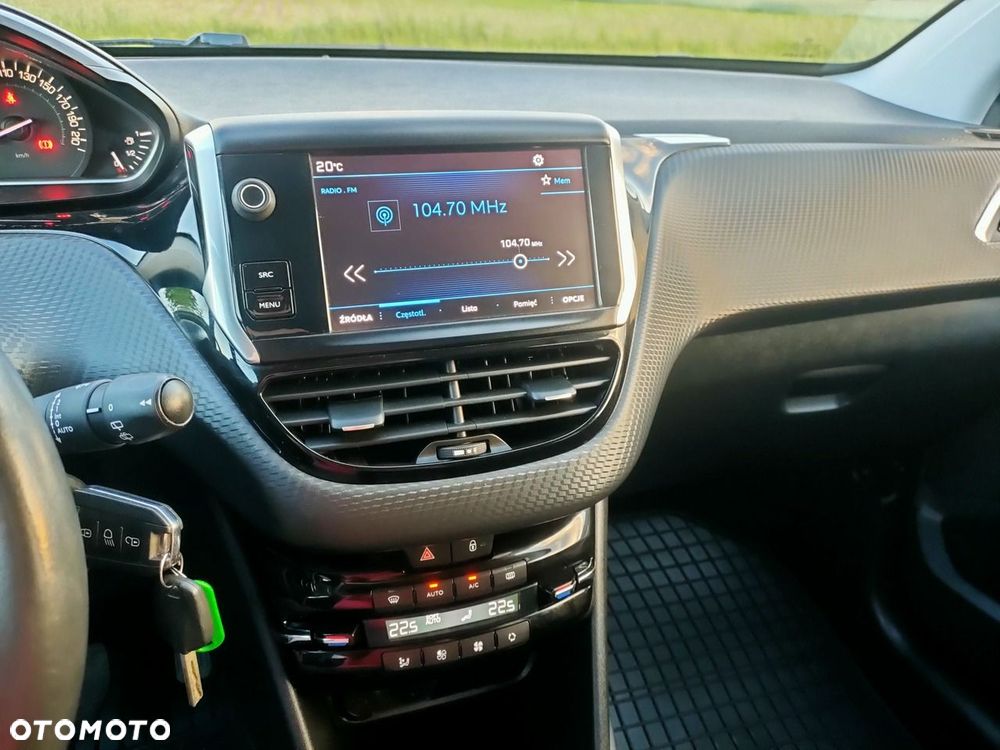Peugeot 2008 1.6 BlueHDi Style - 26