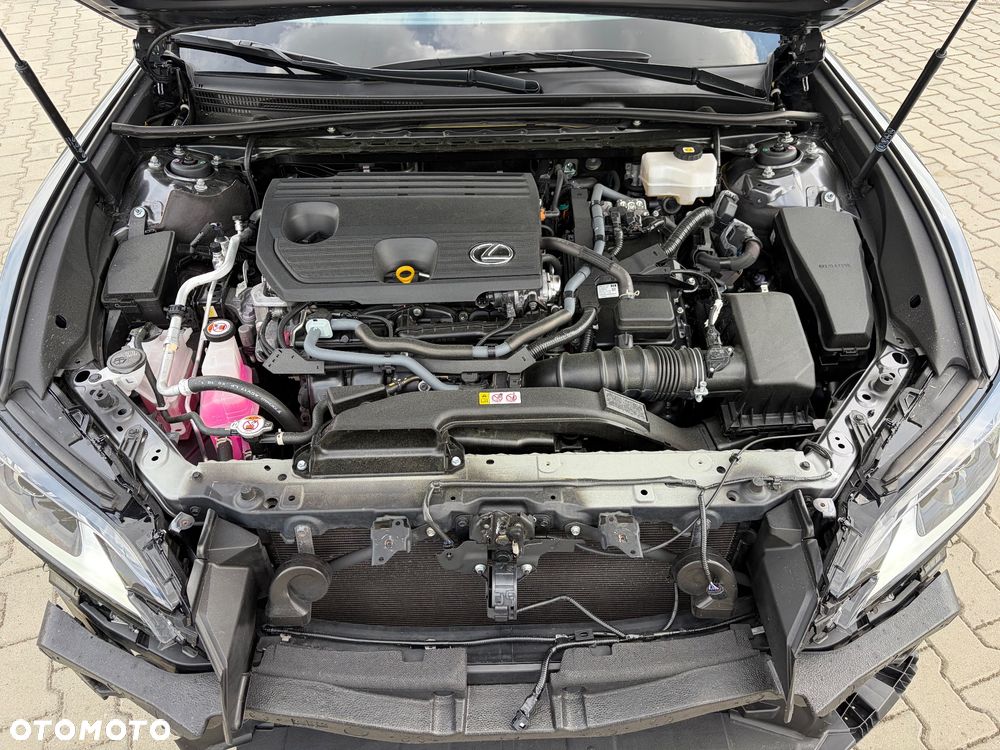 Lexus ES 300h - 16