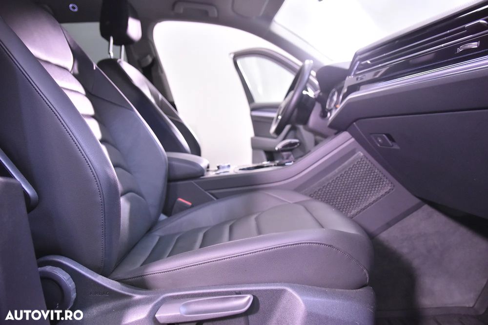 Volkswagen Touareg - 11