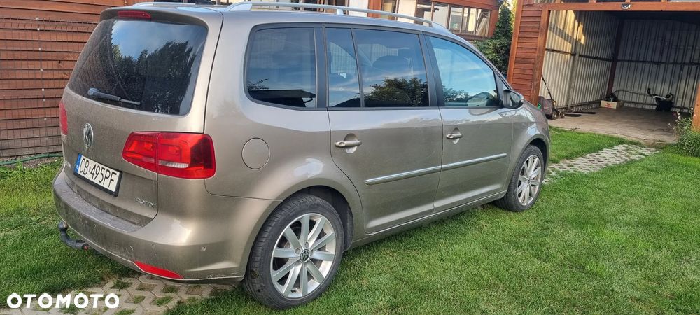 Volkswagen Touran 2.0 TDI DPF BlueMotion Technology DSG Highline - 11