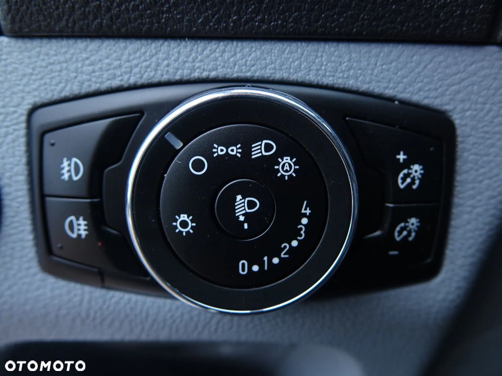 Ford Transit 3-osobowy L3H2 furgon blaszak - 17