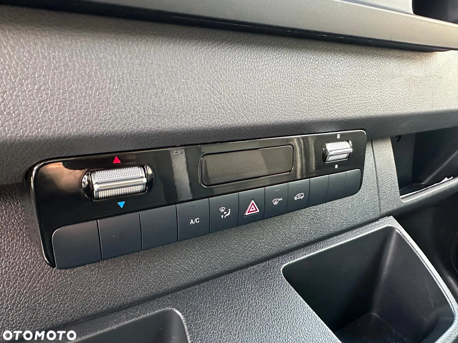 Mercedes-Benz Sprinter - 14