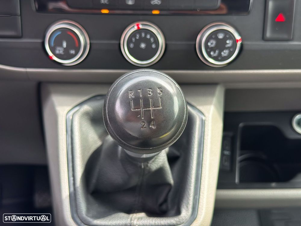 VW Transporter 2.0 TDI Longo Extra AC - 23