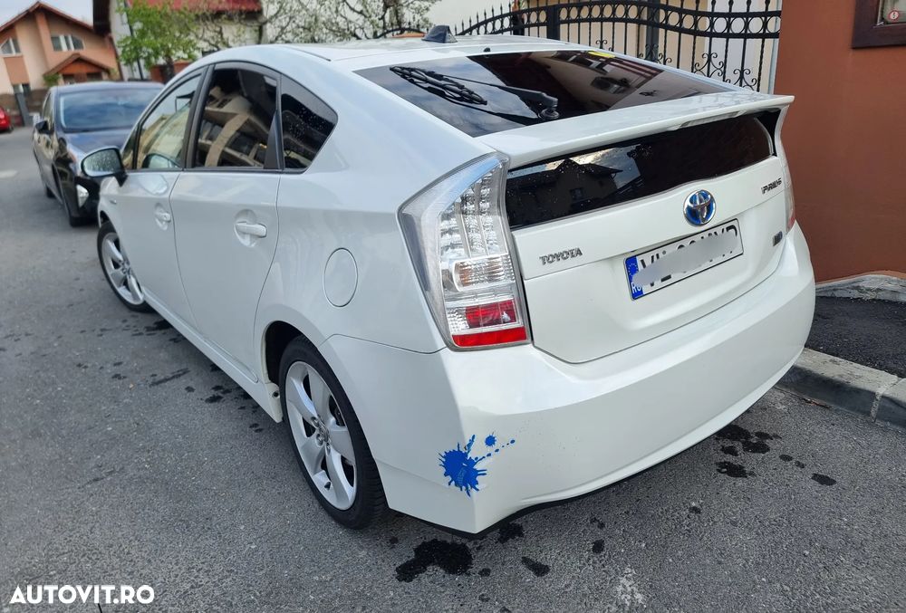 Toyota Prius (Hybrid) - 6