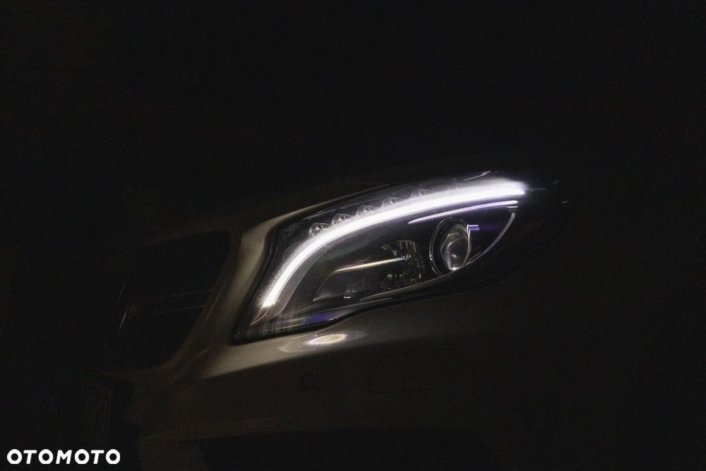 Mercedes-Benz GLA - 16