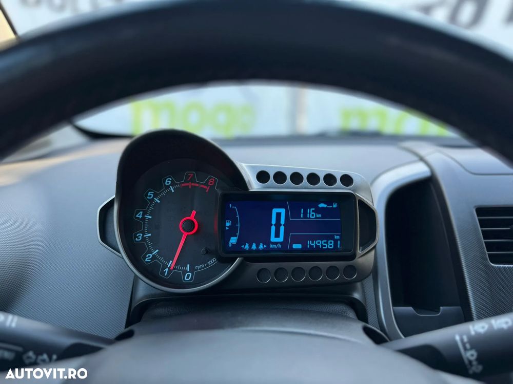 Chevrolet Aveo 1.6 LTZ - 26