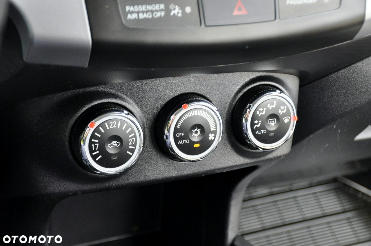 Mitsubishi Outlander - 31