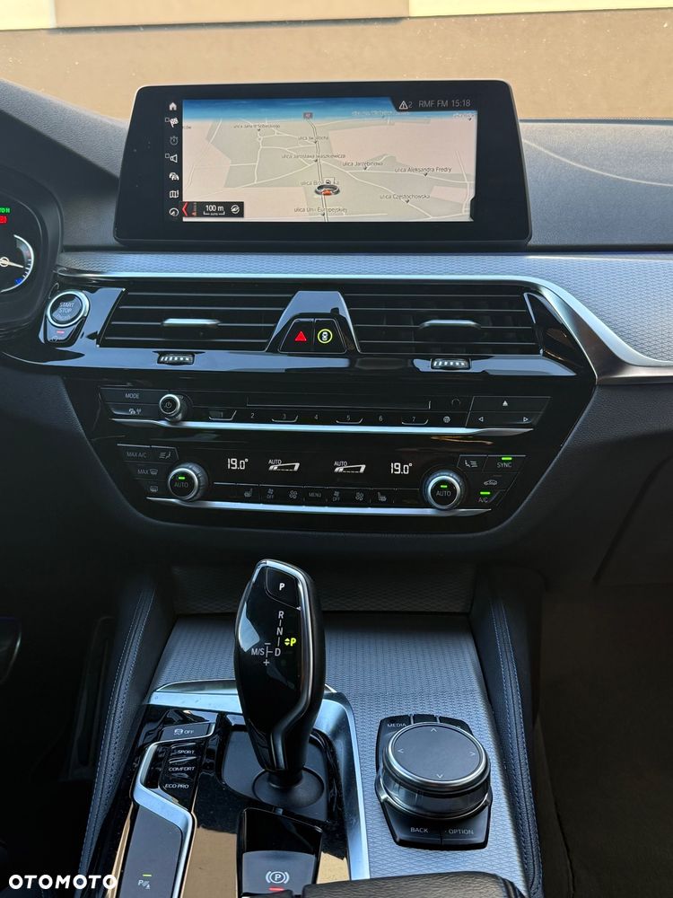 BMW Seria 5 520d xDrive Touring M Sport Edition - 21