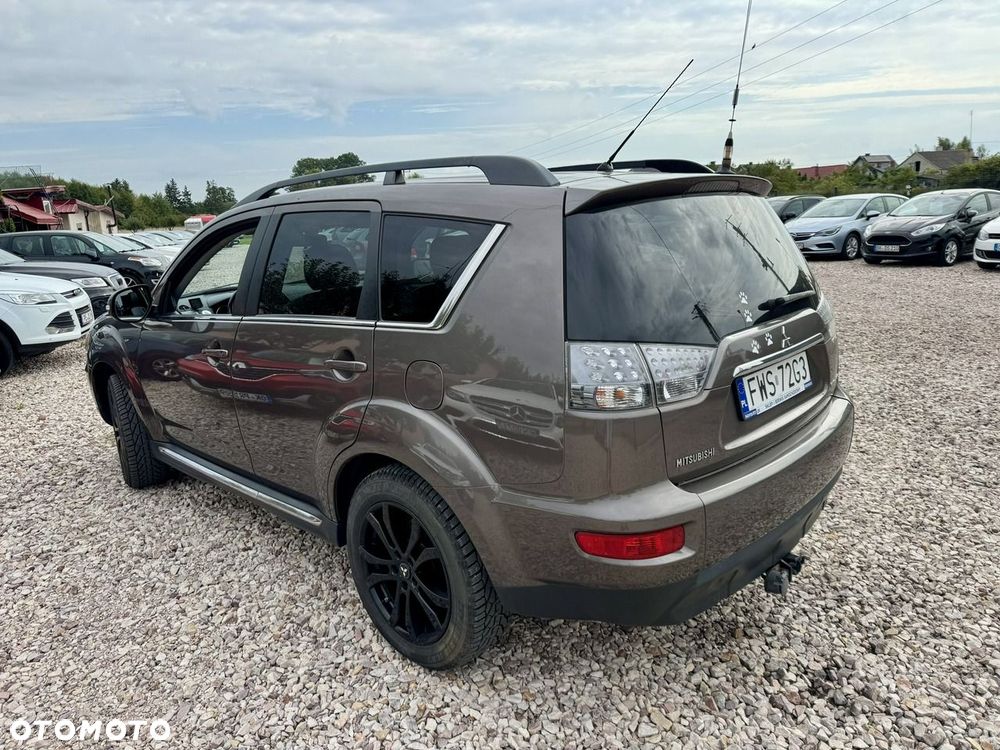 Mitsubishi Outlander - 10