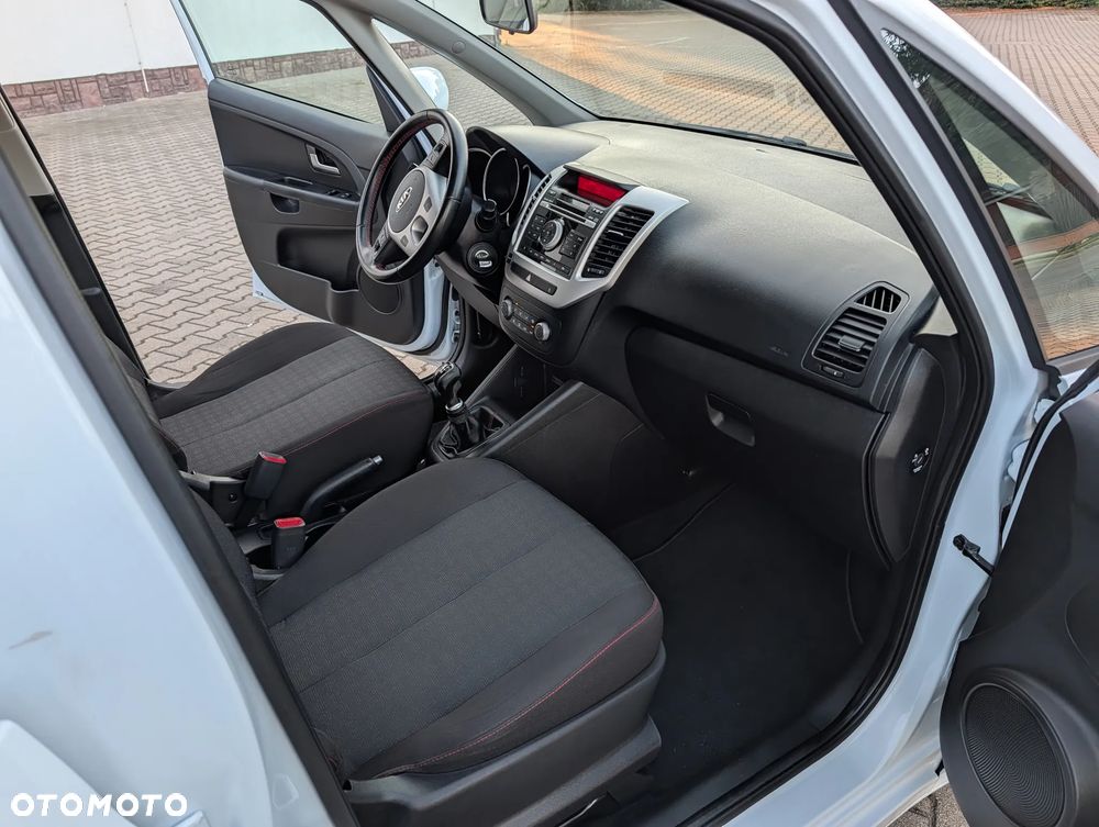 Kia Venga - 25