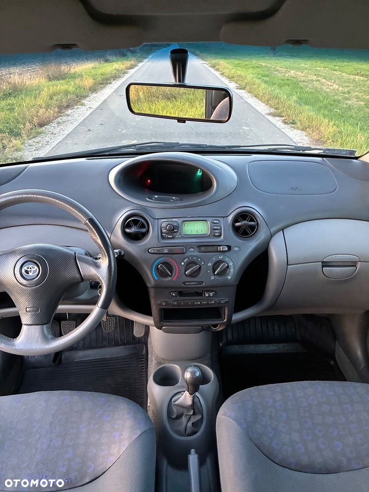 Toyota Yaris - 10