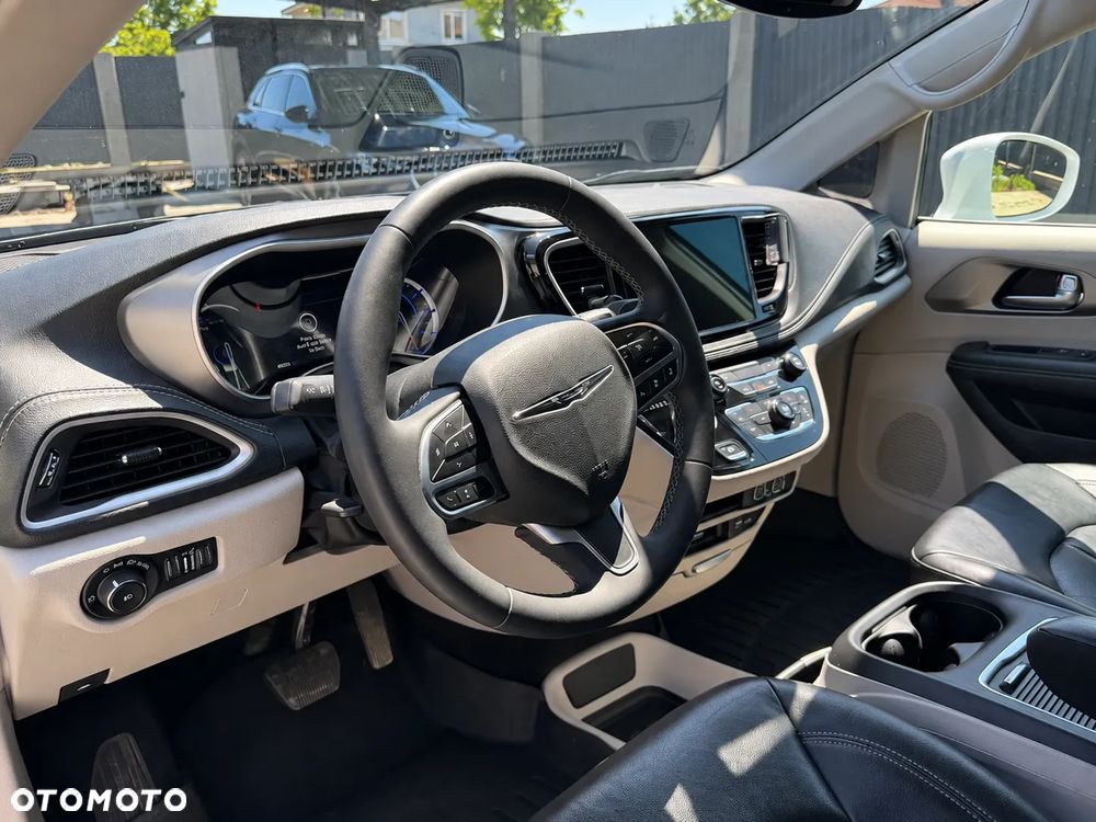 Chrysler Pacifica - 12