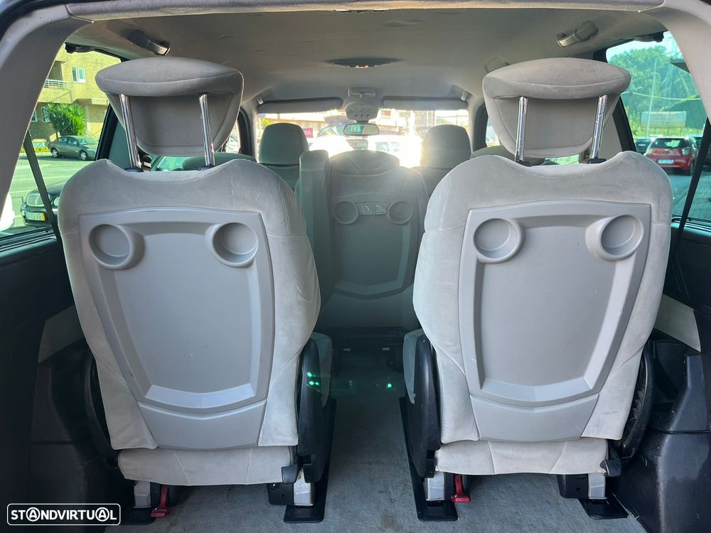 Peugeot 807 HDi 135 Family - 28