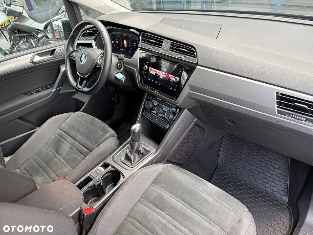 Volkswagen Touran - 18