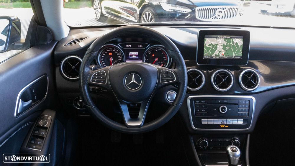 Mercedes-Benz CLA 180 d Shooting Brake Urban - 6